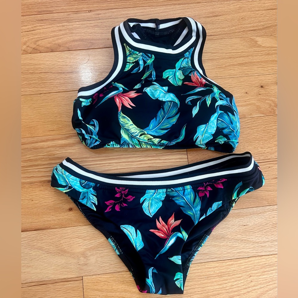 SEAFOLLY swimwear tank top and bikini bottom. 
Sz 10 (top) 
Sz 14 (bottom)